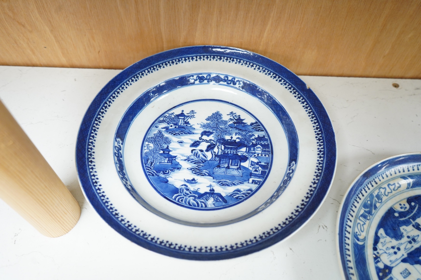 Five 18th / 19th century Chinese export blue and white plates and dishes, largest 27cm in diameter
